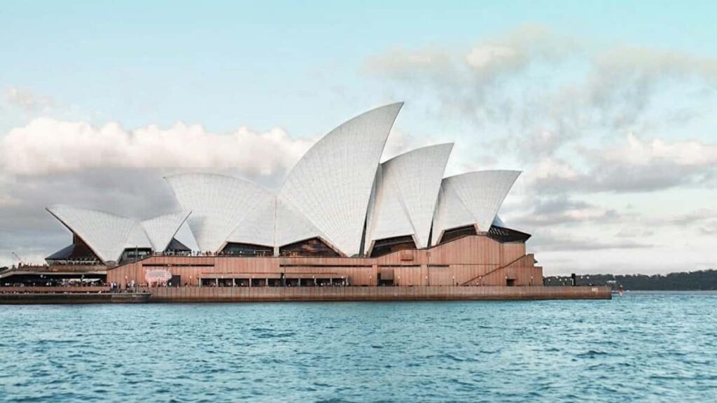 Discord (UAE) ' must-have' . , , , .