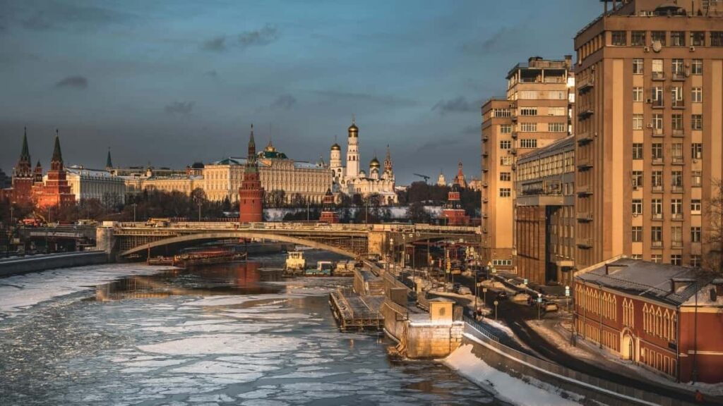 OnlyFans ( ) . , , , .