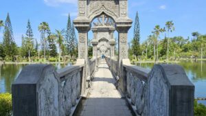 Moj e . , , (Womo) .